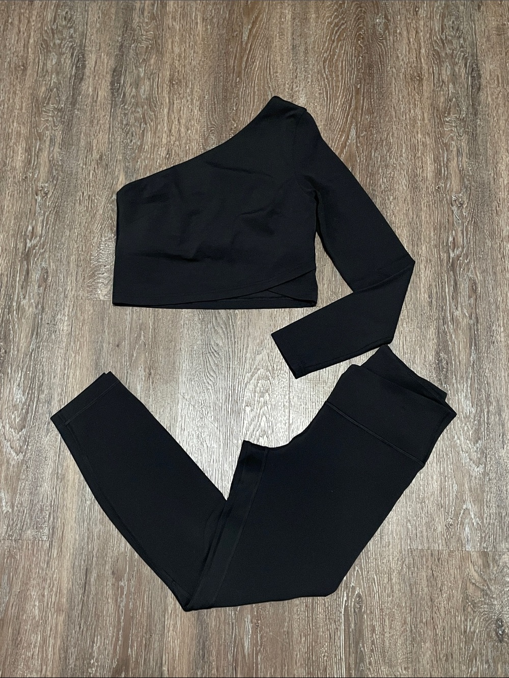 EUC Lululemon Matching Black Align Asymmetrical Set. Size 6